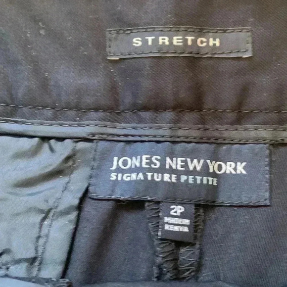 John New York Signature Petite Navy Blue Stretchy  Bermuda Shorts - Picture 5 of 8